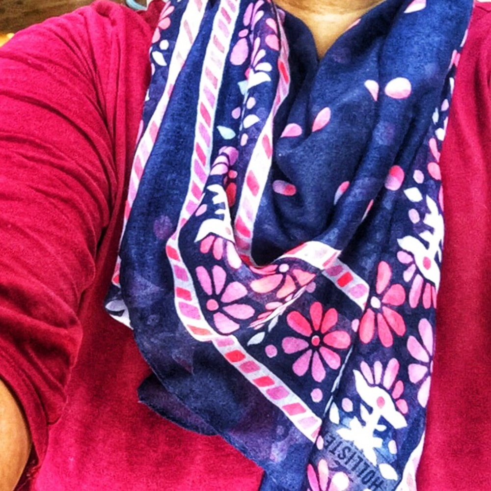 HOLLISTER Square Oversize Light Scarf/Sarong/Hijab